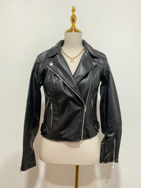 Jacket negra cuerina